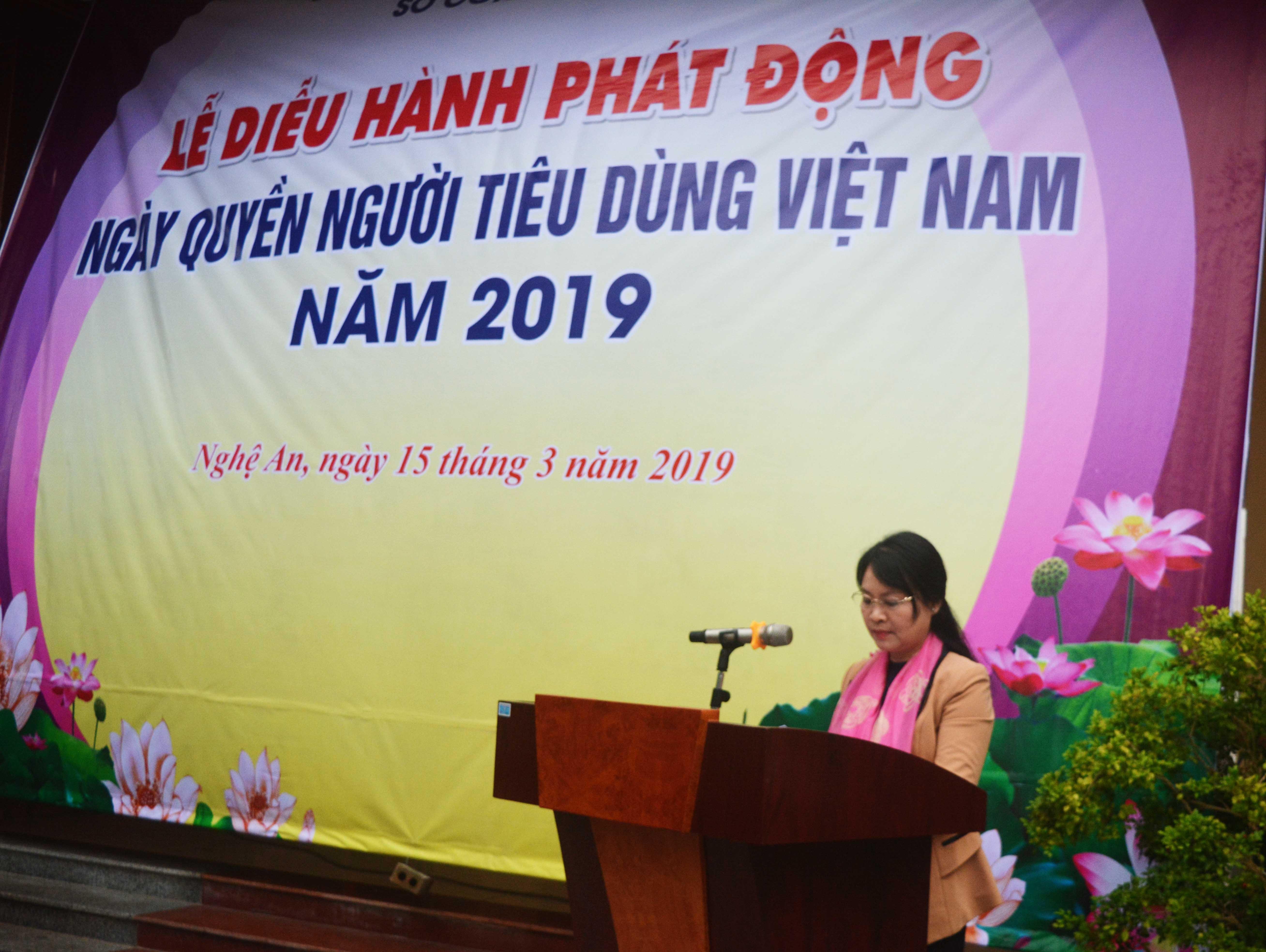 Phó giám đốc Sở Công thương Võ Thị An phát động phong trào hưởng ứng Ngày Quyền của Người tiêu dùng Việt Nam 2019. Ảnh: Thanh Phúc