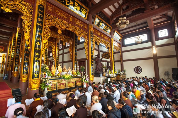 Các phật tử tại chùa Đại Tuệ. 