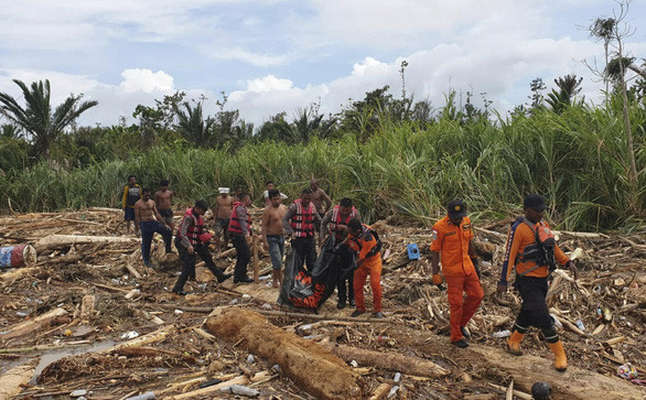 Lũ quét ở Indonesia khiến ít nhất 63 người chết - Ảnh 7.