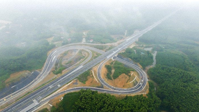 Nút giao IC-11 nằm trên tuyến đường cao tốc Nội Bài - Lào Cai được thiết kế giao liên thông ngã ba dạng kèn Trumpet. Ảnh minh họa: daidoanket.vn