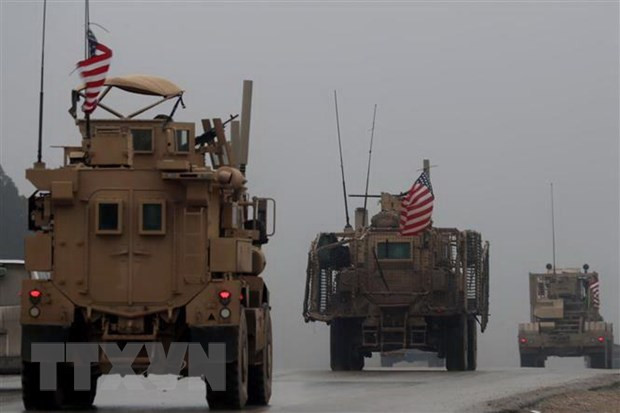 Xe quân sự Mỹ ở thành phố miền bắc Manbij, Syria ngày 30/12/2018. Ảnh: AFP-TTXVN