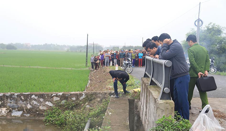 Công an phong tỏa, khám nghiệm hiện trường