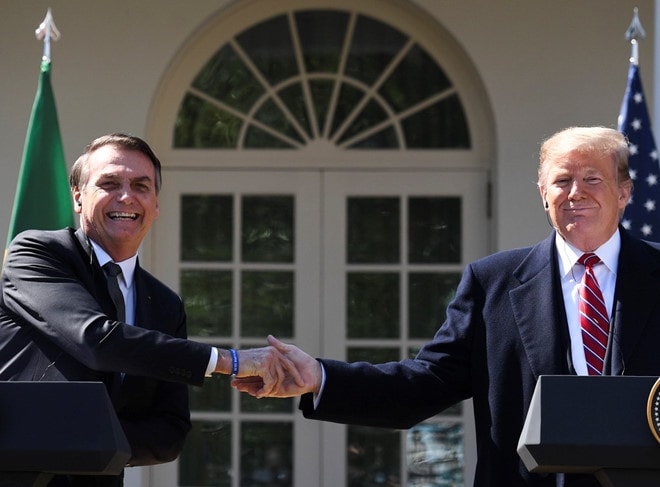Tổng thống Mỹ Donald Trump (phải) và người đồng cấp Brazil Jair Bolsonaro tại cuộc họp báo /// AFP