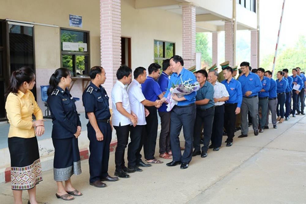 Đoàn đại biểu thanh niên tỉnh Nghệ An thăm và làm việc tại tỉnh Hủa Phăn, Lào. Ảnh tư liệu