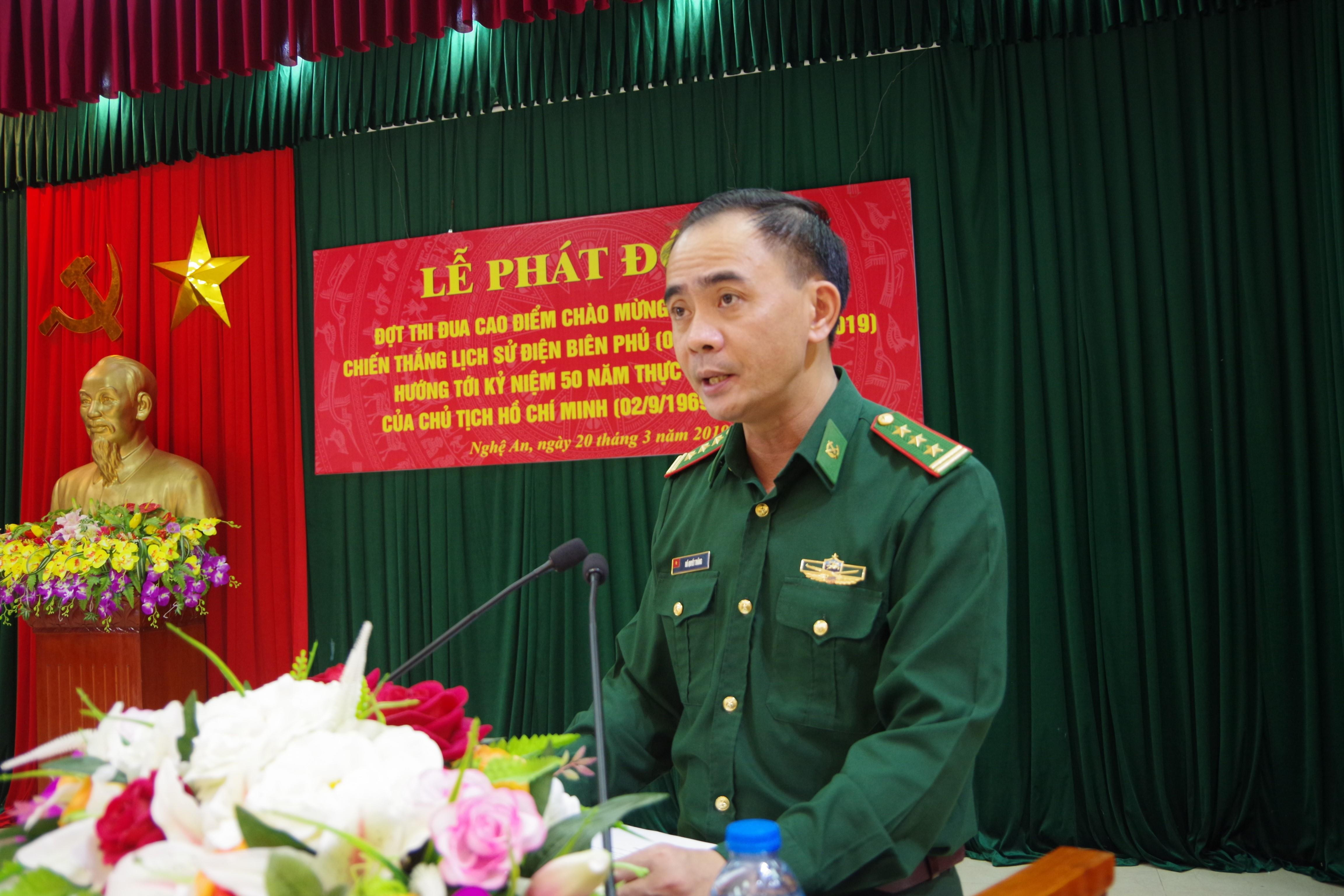 Thượng tá Hồ Quyết Thắng - Phó Chỉ huy trưởng, Tham mưu trưởng BĐBP Nghệ An phát động đợt thi đua. Ảnh: Hùng Phong