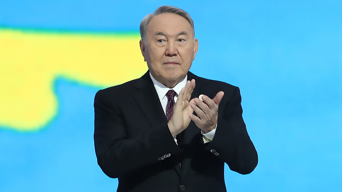 Ông Nursultan Navarbayev tuyên bố từ chức sau gần 30 năm giữ vị trí Tổng thống Kazakhstan. Ảnh: TASS