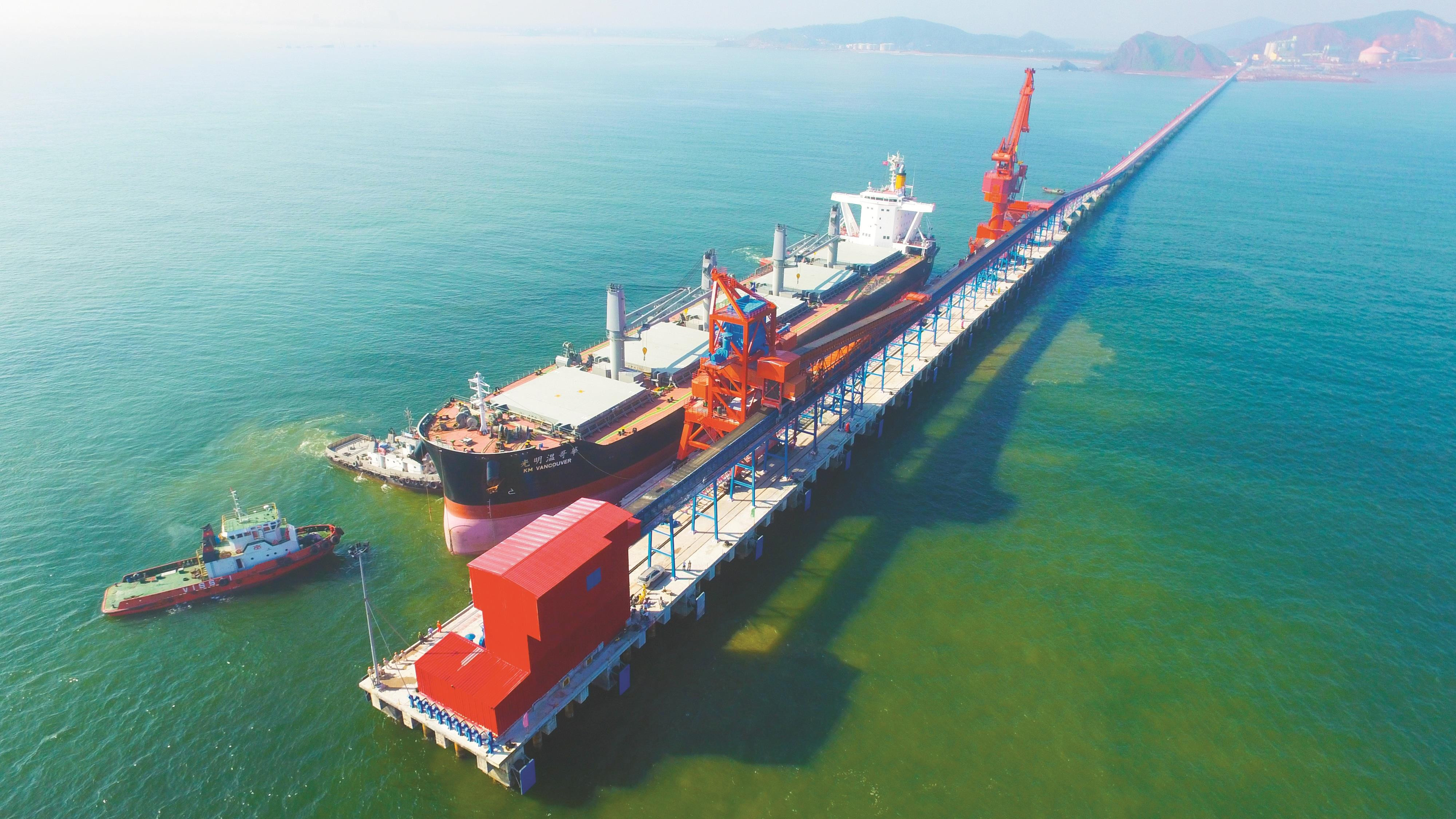 Nghệ An sẽ phát triển trở thành vùng  Trong ảnh: Cảng Vissai - Nghi Thiết- Nghi Lộc đưa vào khai thác tháng 10-2017 cho tàu trên 7 vạn tấn vào nhận hàng-mạnh hùng