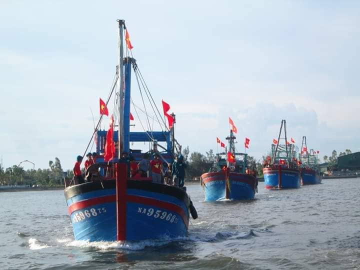 Xã Sơn Hải có trên 200 con tàu vươn khơi.