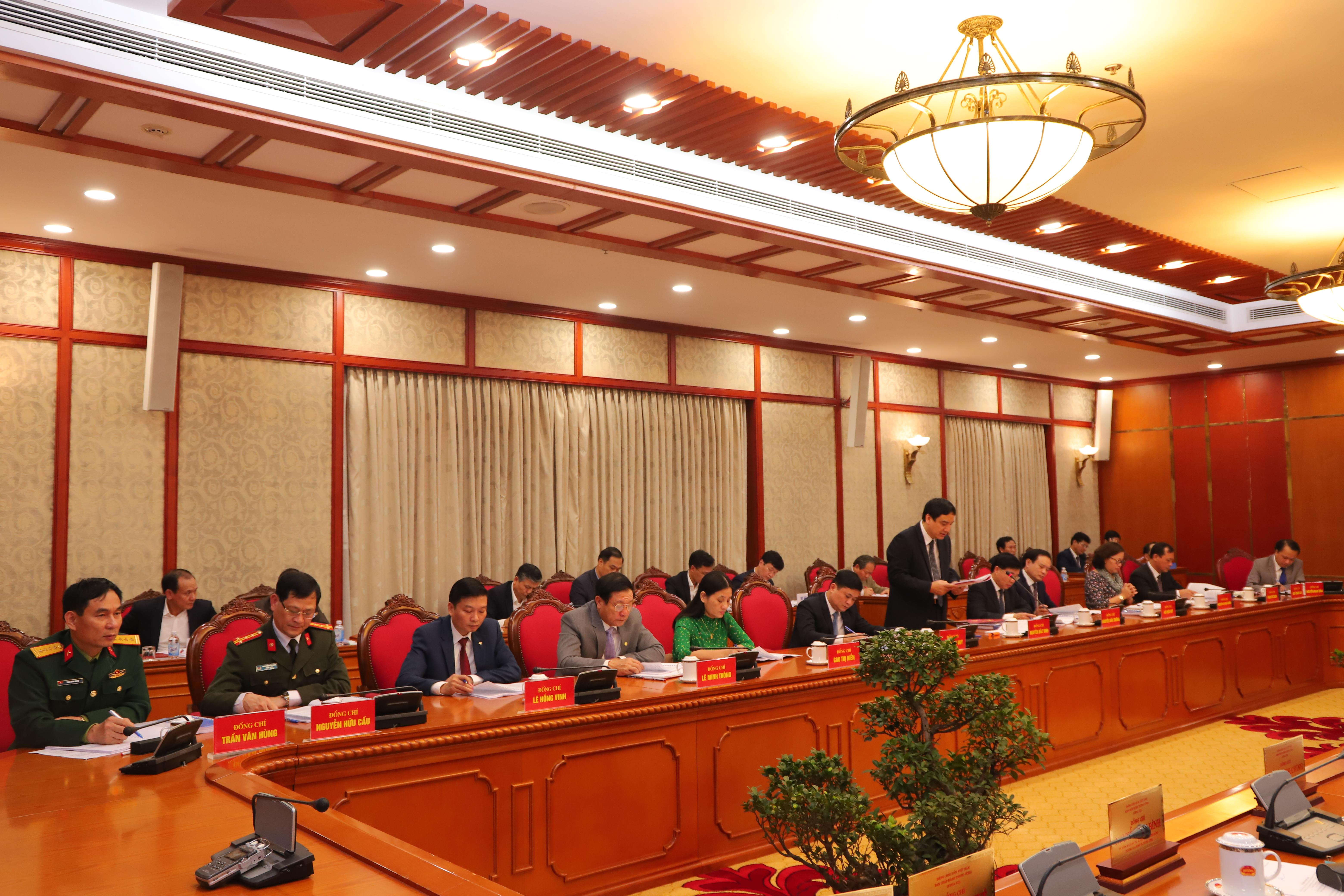 Các đồng chí lãnh đạo tỉnh Nghệ An tham dự buổi làm việc. Ảnh: Đức Chuyên.