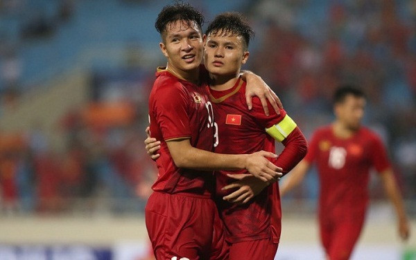 Quang Hải ấn định chiến thắng 6-0 cho Việt Nam bằng pha đá phạt đền thành công. Ảnh: Lâm Thỏa