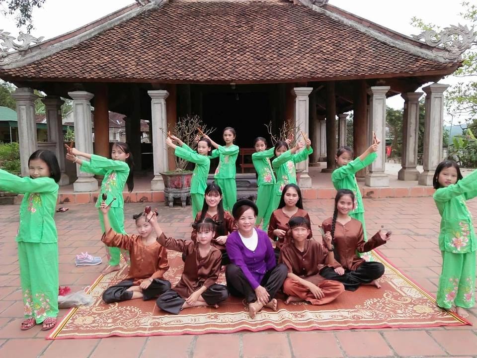 sinh hoạt CLB dân ca xã ngọc sơn, ảnh Đình Hà