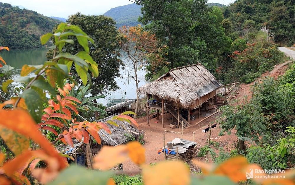 Ngôi nhà sàn của đồng bào Thái ở bản Đình Thắng, xã Tam Đình, huyện Tương Dương, Nghệ An. Ảnh tư liệu