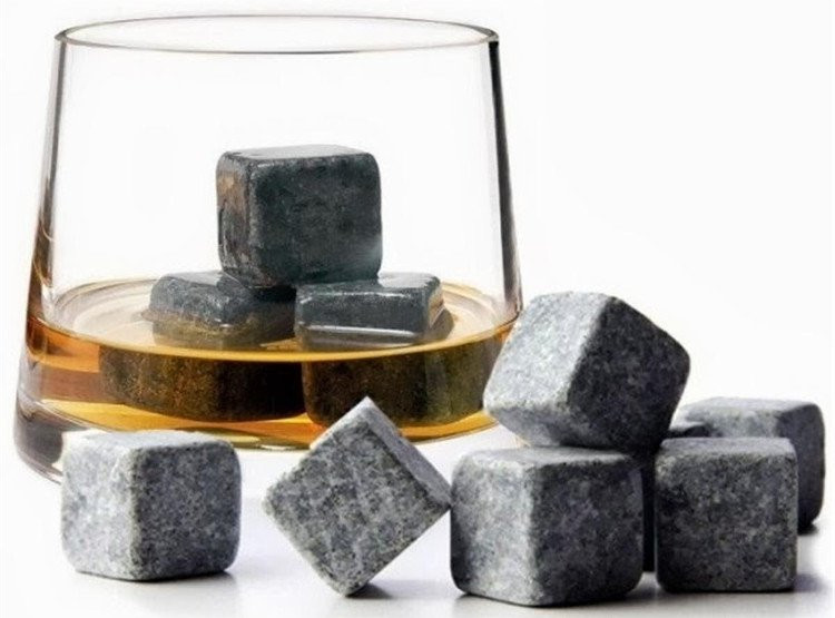 Loại đá này còn được gọi là Whisky Stones hoặc Scotch Rochs