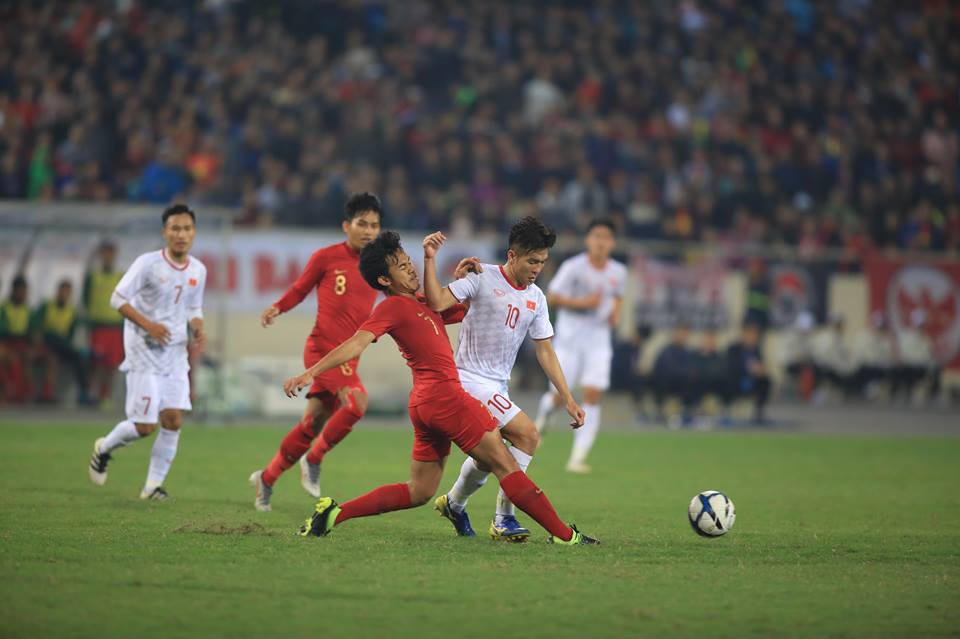 U23 Việt Nam đã có màn trình diễn thiếu thuyết phục trước U23 Indonesia. Ảnh: Văn Cường