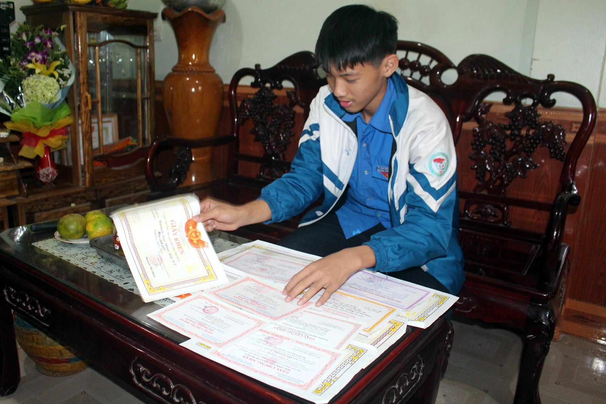Nguyễn Văn Đăng có thành tích học tập đáng nể trong nhiều năm liên tục. Ảnh: Thái Hiền