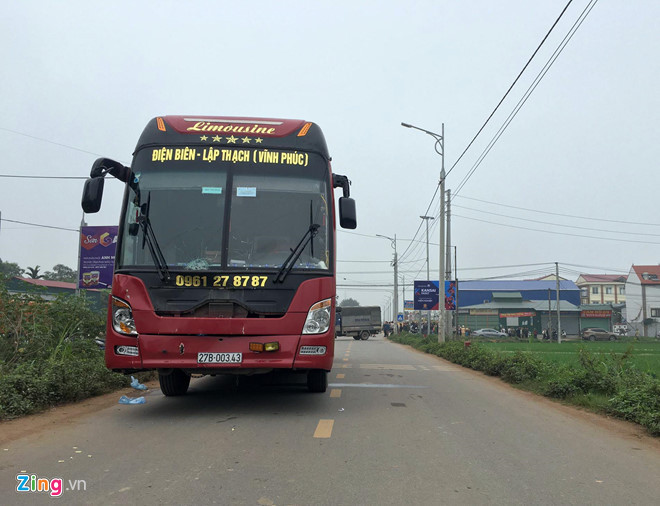 Xe khach chay sai tuyen, tong chet 7 nguoi o toc do gan 80 km/h hinh anh 1 