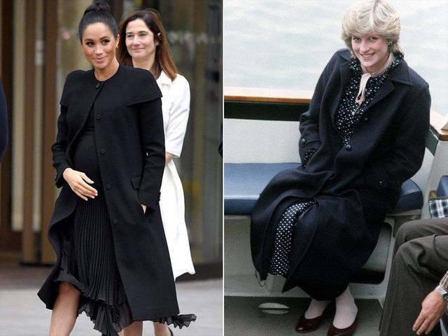 Cùng mặc chiếc áo khoác màu đen cổ điển, nhưng Công nương Diana vẫn ghi điểm hơn cô con dâu khi diện kiểu đầm chấm bi nhỏ bên trong.
