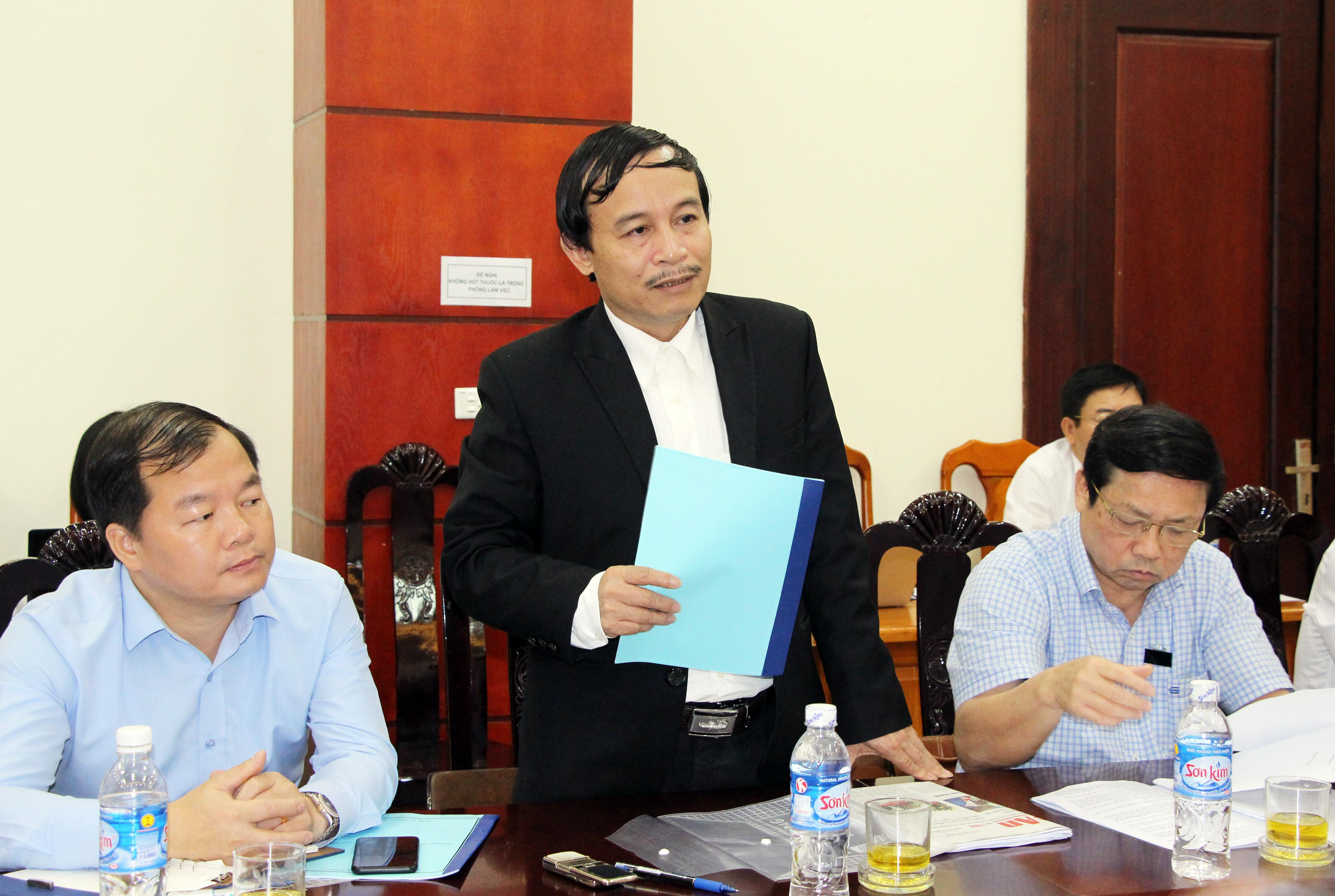 Giám đốc Sở Tài nguyên và Môi trường Võ Duy Việt phát biểu tại cuộc làm việc. Ảnh: Đào Tuấn