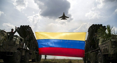 Chiến đấu cơ Su-30 của quân đội Venezuela do Nga sản xuất tham gia một cuộc tập trận năm 2015 ở bang Apure. Ảnh: Reuters.
