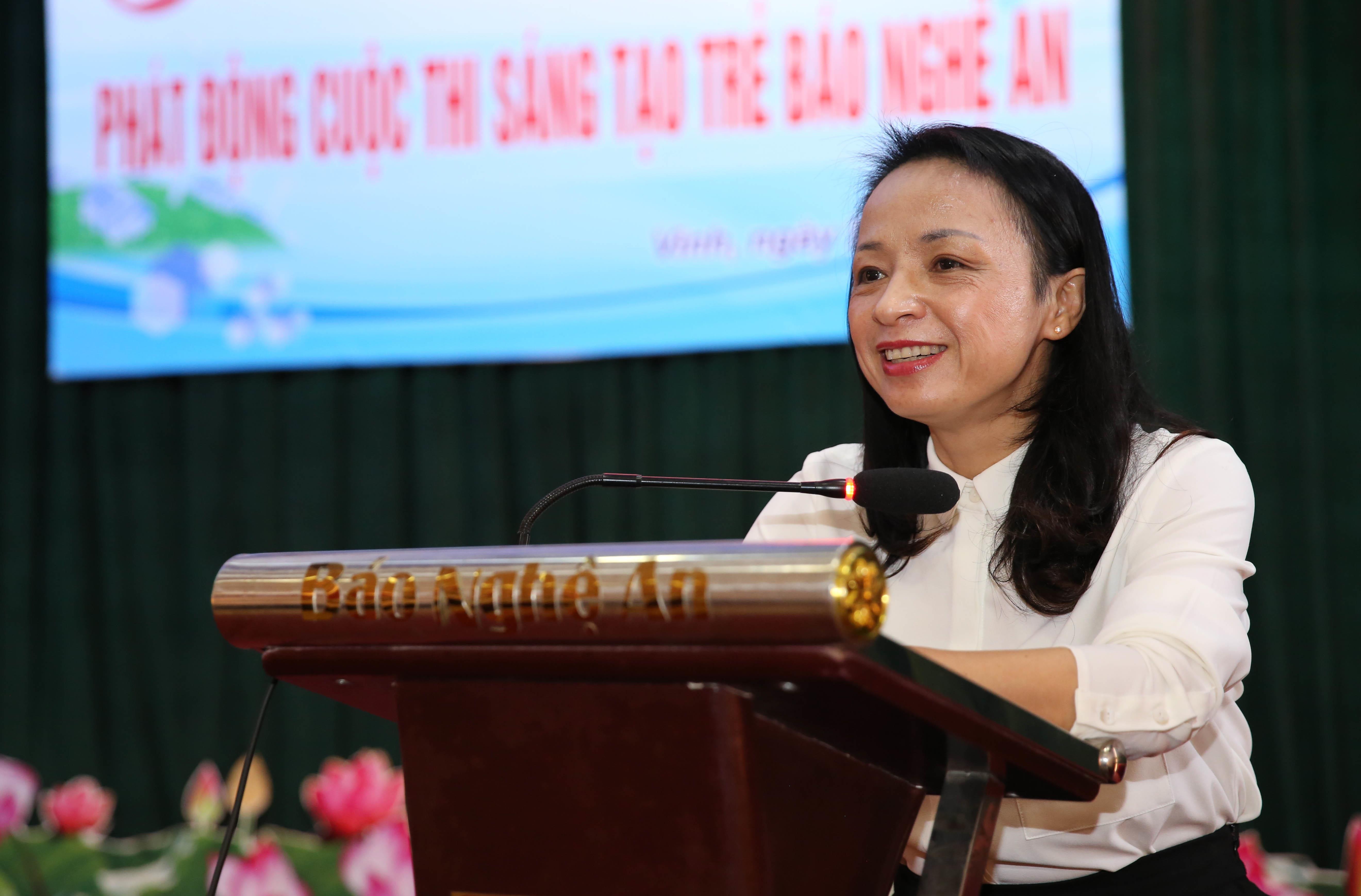 Bí thư Đảng ủy, Tổng biên tập Phạm Thị Hồng toan phát biểu tại buổi phát động cuộc thi 