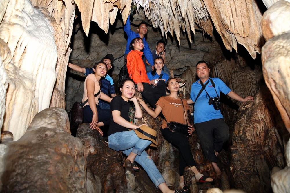 Nhiều hang động đẹp ở Con Cuông là điểm đến thú vị của nhiều du khách trong thời gian qua. Ảnh: Bá Hậu