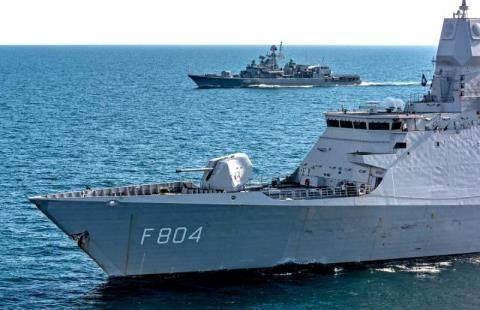 Tàu chiến của NATO áp sát biển Azov