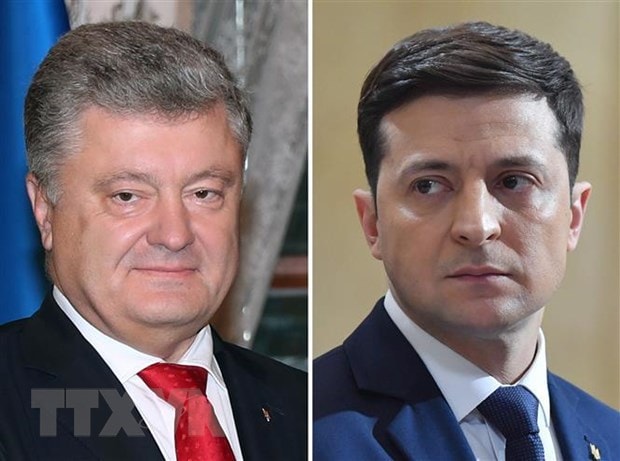 Bau cu Ukraine: Dien vien hai Vladimir Zelensky dang chiem uu the hinh anh 1