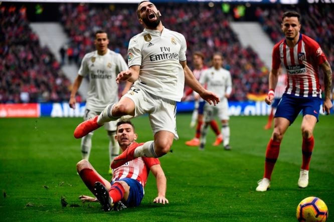 Real Madrid (trắng) và Atletico Madrid (đỏ - trắng) khó lật ngược được thế cờ ở giai đoạn cuối mùa giải. Ảnh: foxsports.it