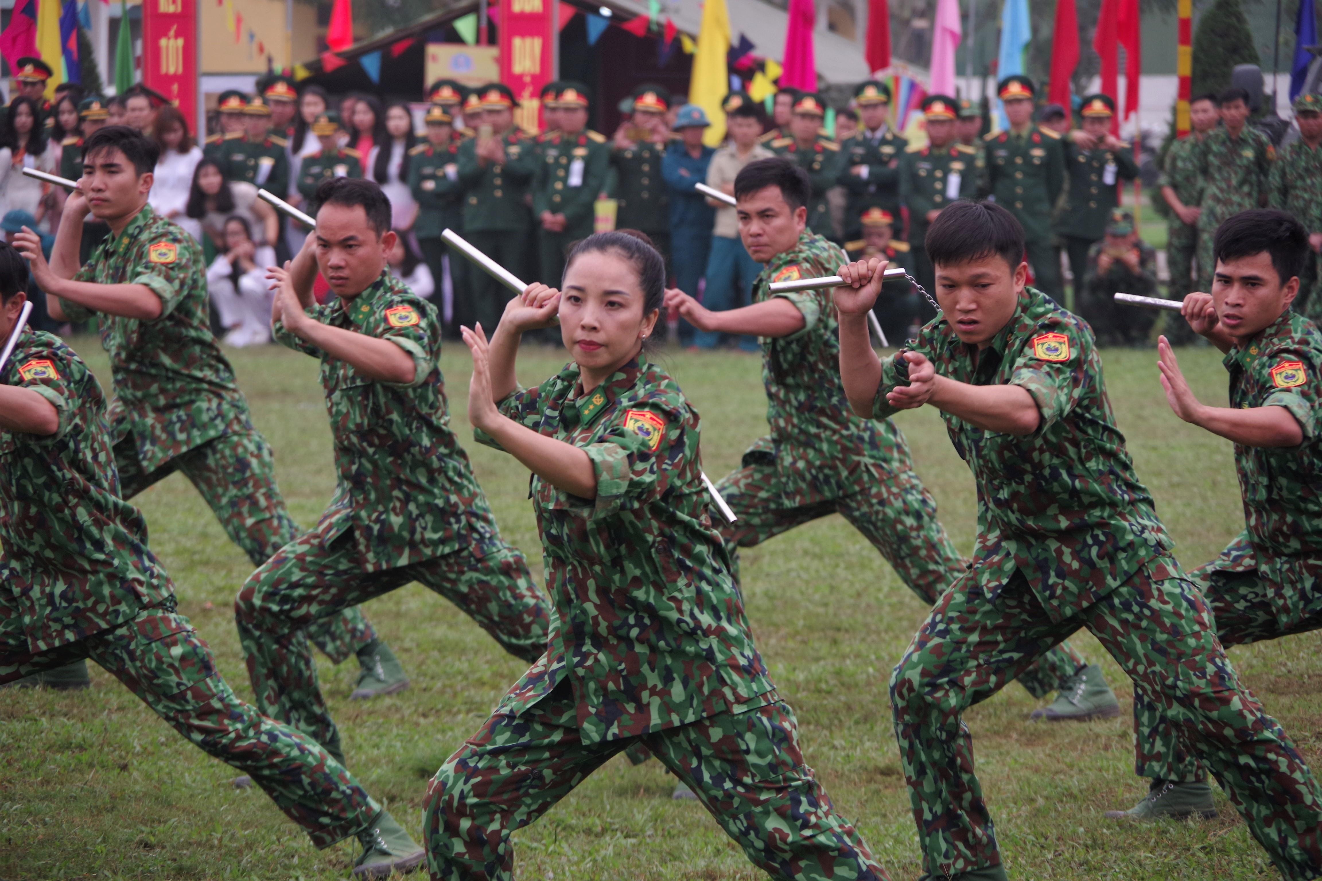 Huấn luyện võ thuật phục vụ công tác, chiến đấu.