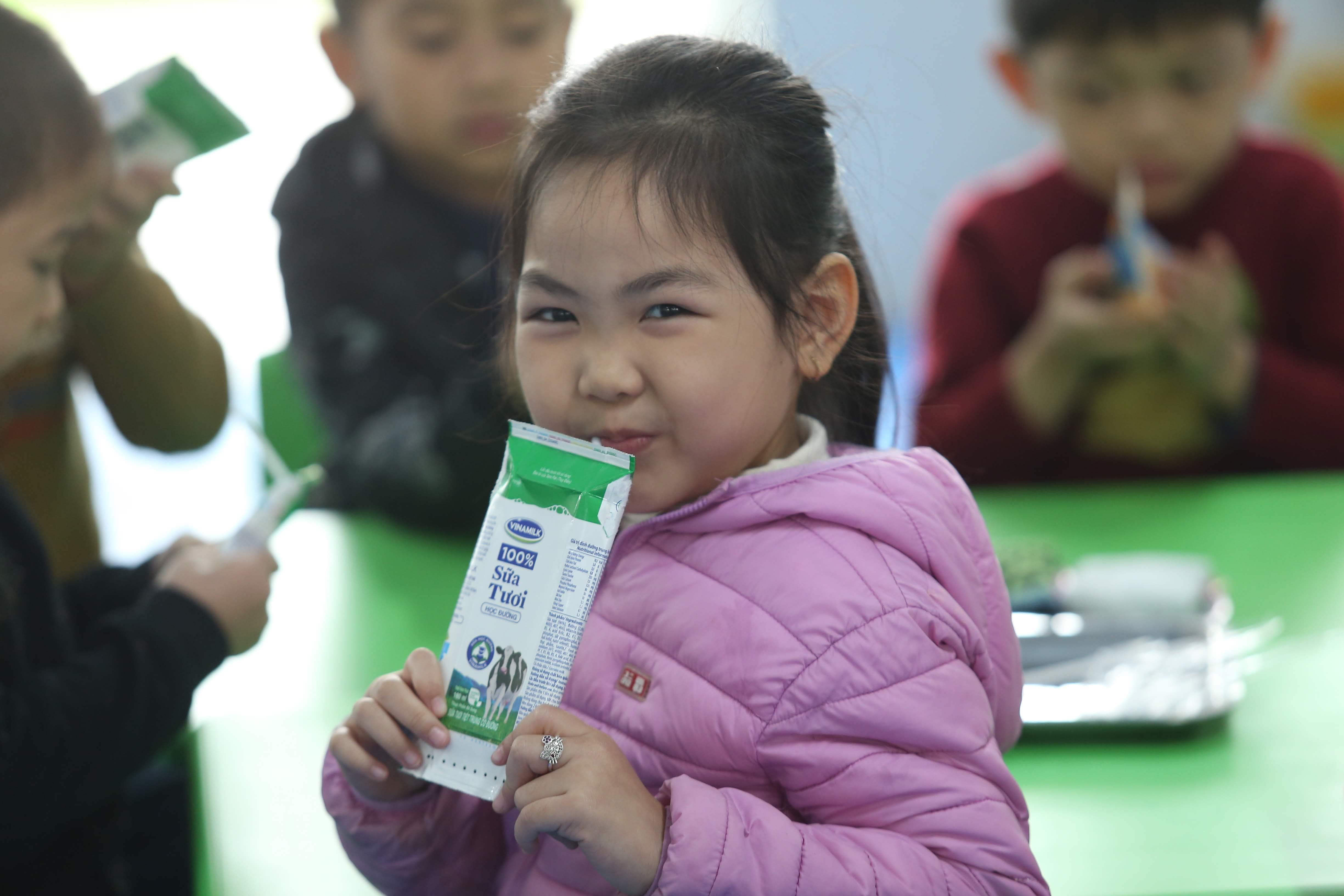 Chương trình sữa học đường tại Hà Nội có tỉ lệ phụ huynh đăng ký sữa học đường cho con ở khối c. Ảnh: PV