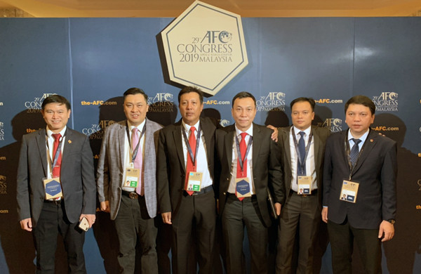 2.Phó chủ tịch Thường trực VFF Trần Quốc Tuấn (thứ ba từ phải sang) trúng cử vào Ban Thường vụ AFC nhiệm kỳ 2019- 2023 (ảnh VFF)