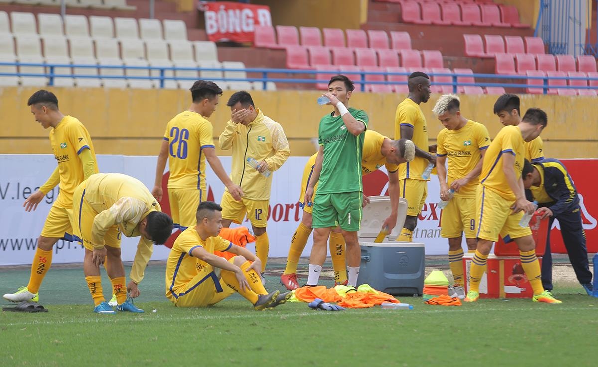 Trước khi đối đầu Hà Nội, SLNA nhận được nguồn tài trợ 20 tỷ đồng cho V.League 2019, đây là nguồn khích lệ rất lớn và kịp thời cho thầy trò HLV Nguyễn Đức Thắng. Ảnh: Trung Kiên