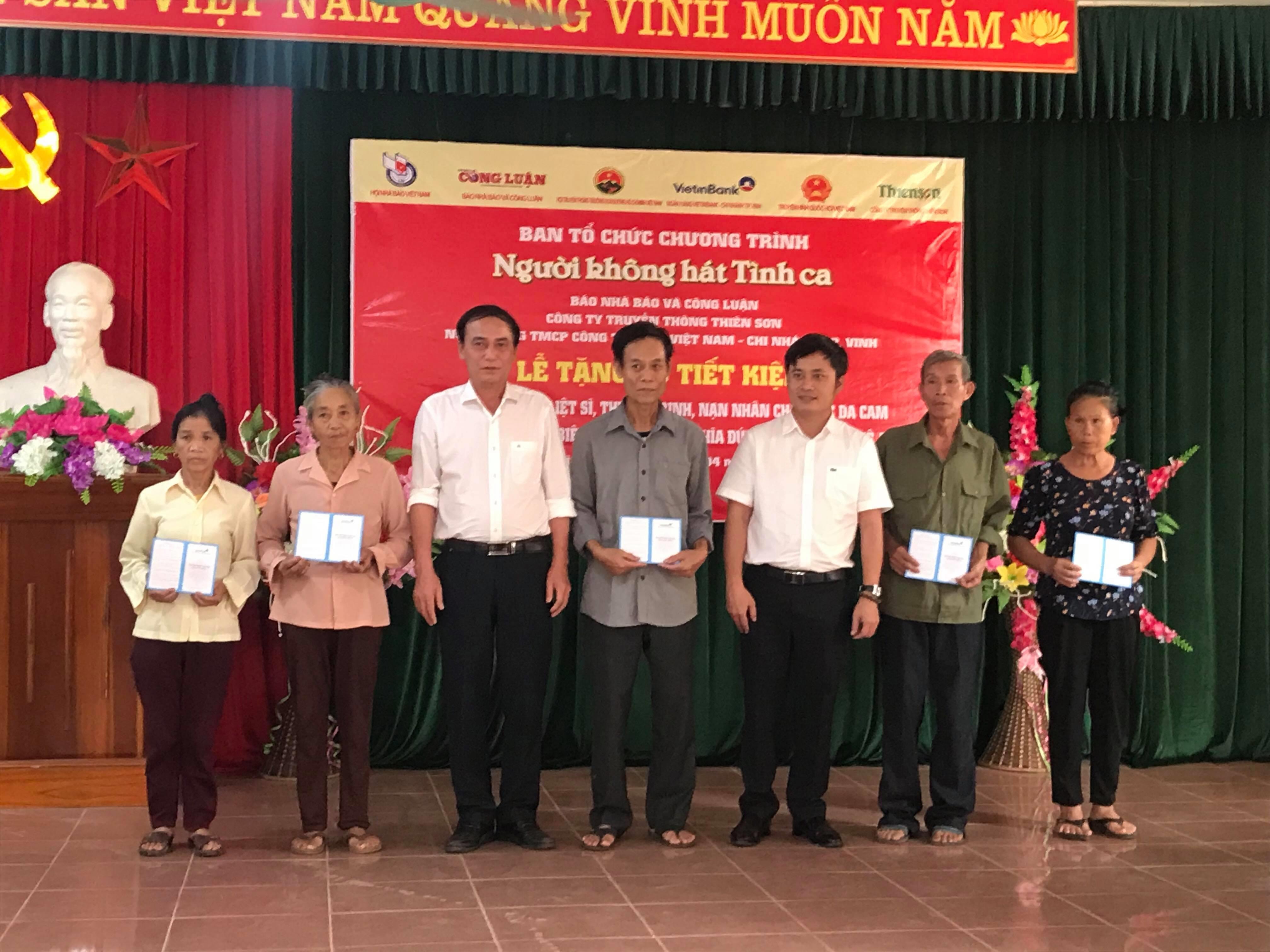 Đại diện các tổ chức tảo sổ tiết kiệm