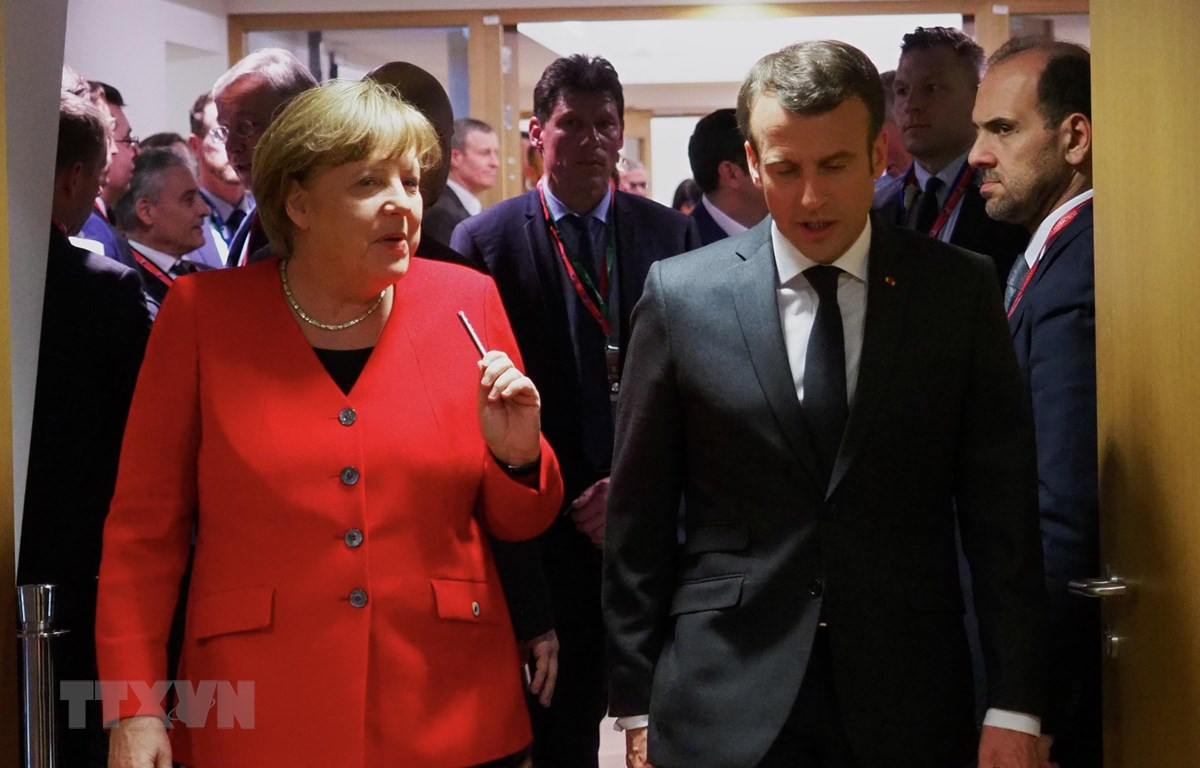 Thủ tướng Đức Angela Merkel (trái, phía trước) và Tổng thống Pháp Emmanuel Macron (phải, phía trước) tại Hội nghị thượng đỉnh Liên minh châu Âu ở Brussels, Bỉ ngày 21/3/2019. (Ảnh: THX/TTXVN) 