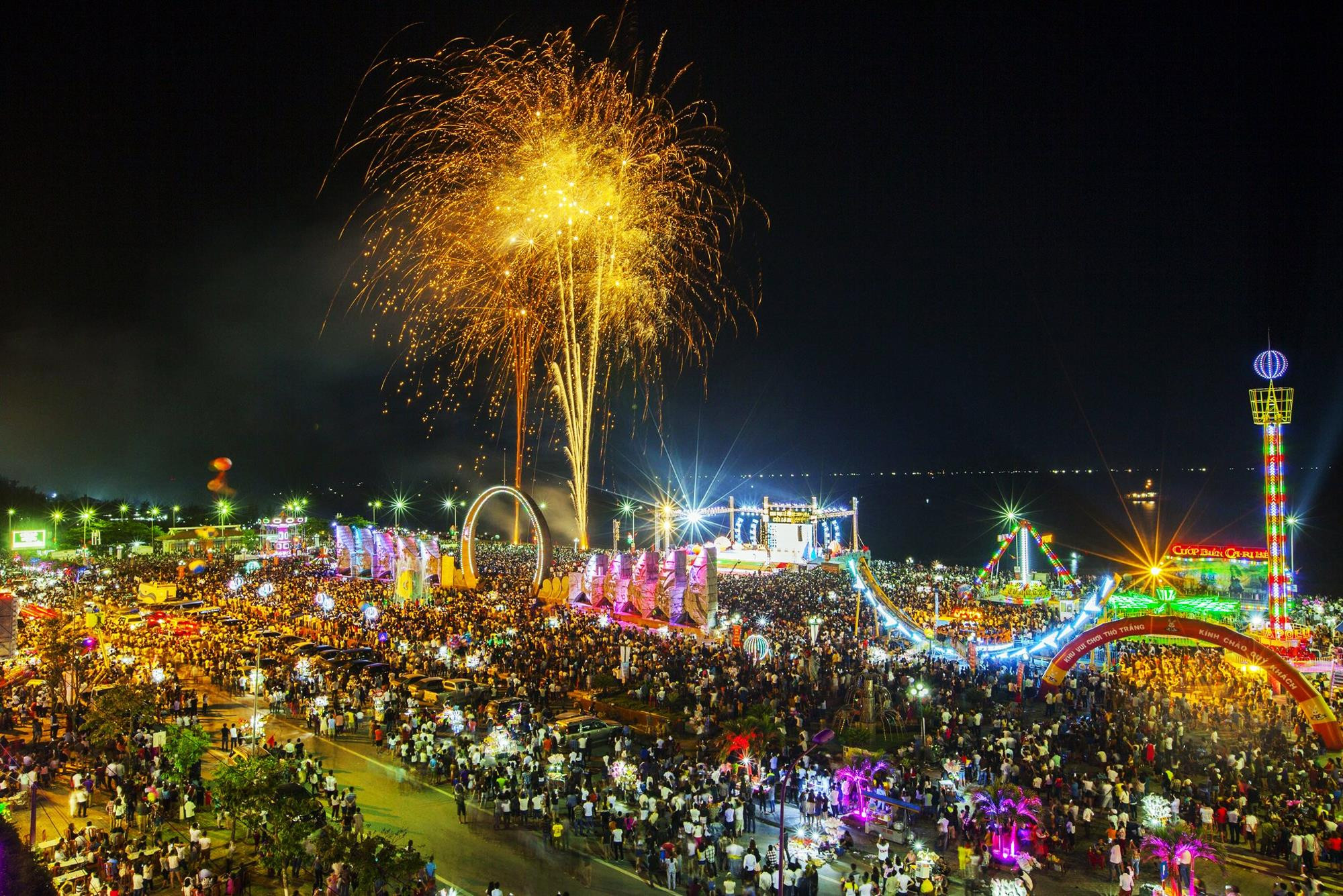 Đêm khai mạc Lễ hội du lịch Cửa Lò 2019, tỉnh Nghệ An sẽ bắn pháo hoa từ 15-20 phút. Ảnh: Tư liệu