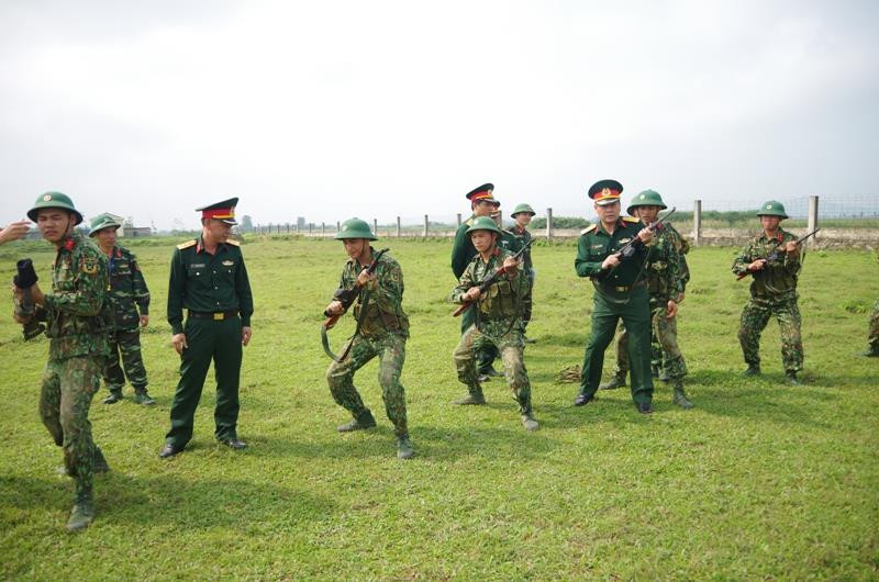 Kiểm tra công tác huấn luyện chiến sỹ mới tại Trung đoàn 764