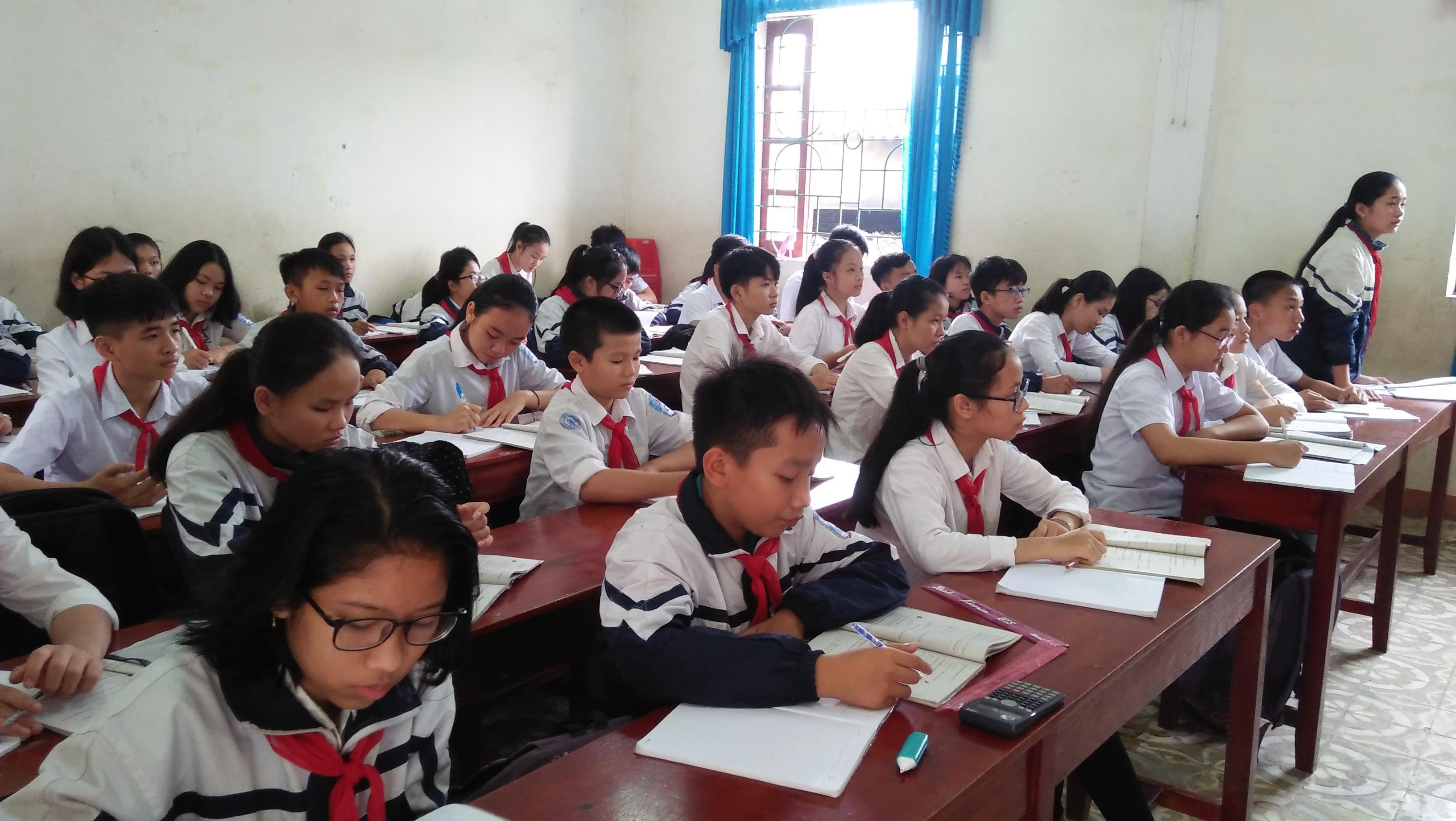 Lớp 8A, trường THCS Lý Nhật Quang là lớp duy nhất có 3 thí sinh tham dự kỳ thi Olympic giải Toán bằng tiếng Anh Hà Nội mở rộng. Ảnh: Thúy Hằng