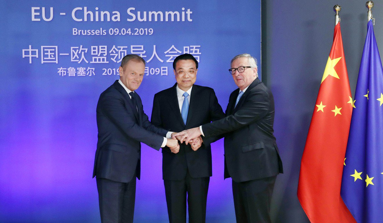 Từ trái qua, chủ tịch Hội đồng châu Âu Donald Tusk, Thủ tướng Trung Quốc Lý Khắc Cường và Chủ tịch Ủy ban châu Âu Jean-Claude Juncker tại Hội nghị thượng đỉnh EU – Trung Quốc tại Brussels. Ảnh: Xinhua.