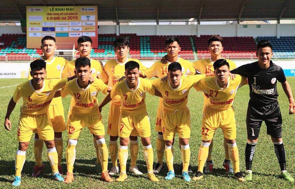 Tròn 5 năm sau, những đứa bé ngày nào tiếp tục góp mặt trong thành phần U19 SLNA, giành Huy chương Đồng Giải U19 Quốc gia. Ảnh: FBNV
