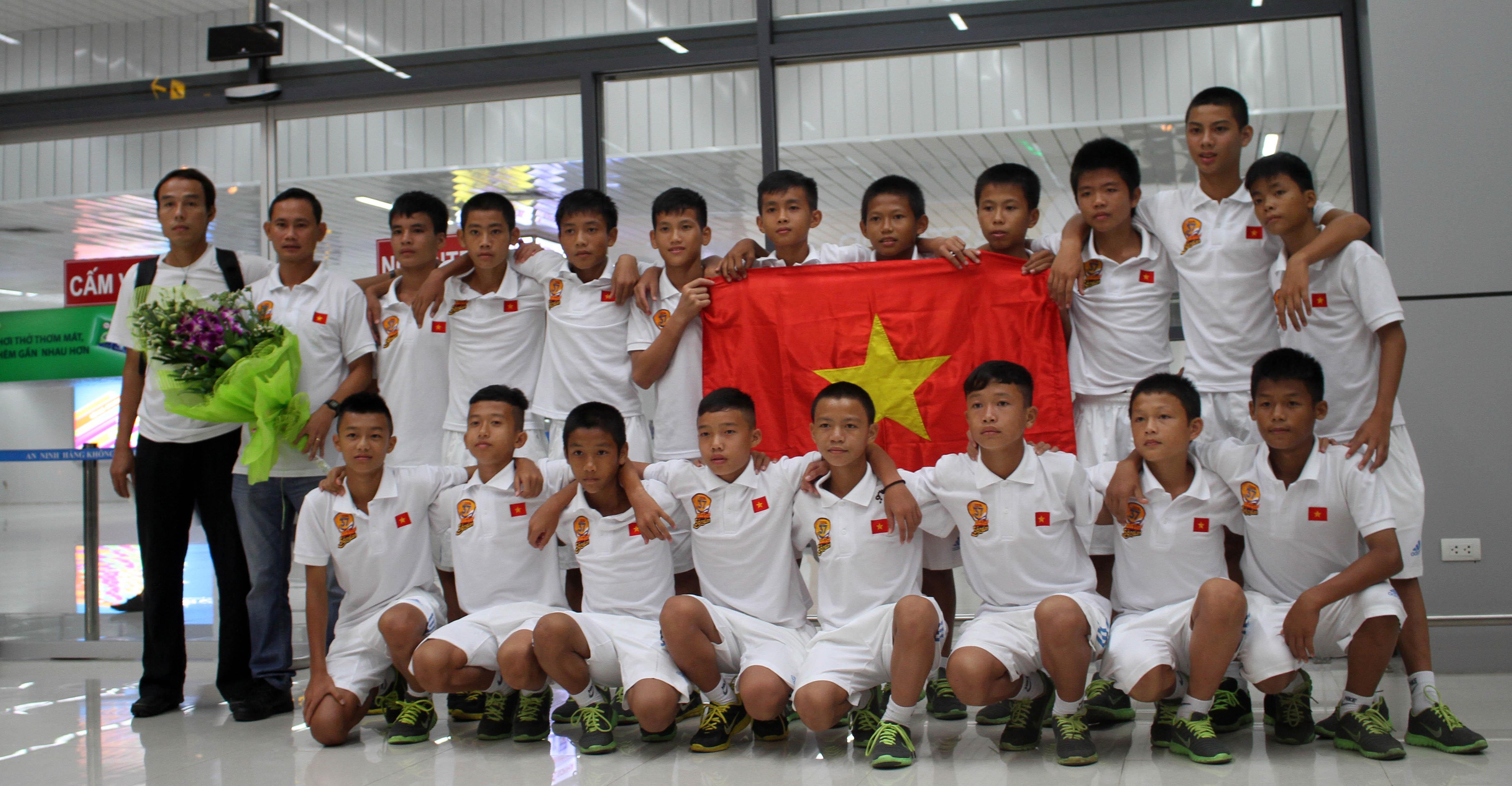 Thành phần đội ĐT U13 SLNA vô địch toàn quốc năm 2014 dưới sự dẫn dắt của HLV Lê Văn Hùng. Ảnh: Thanh Liêm