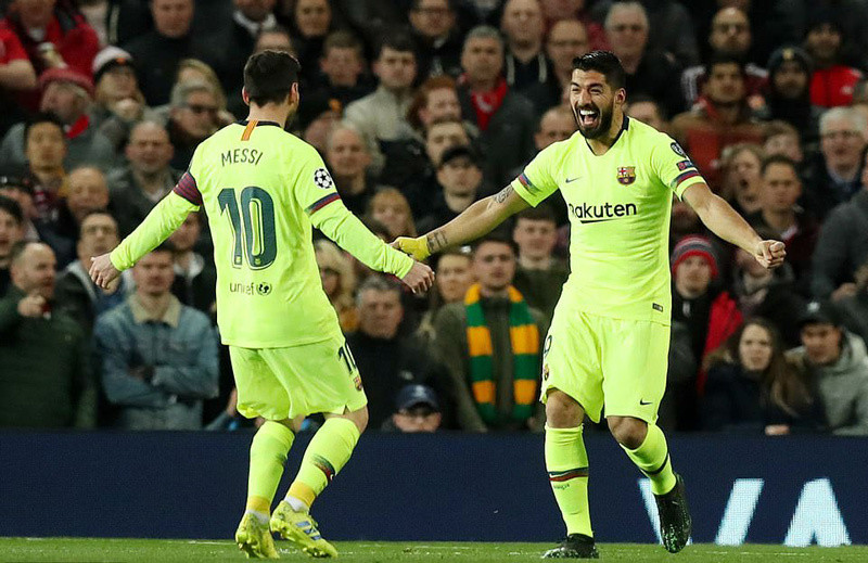 Messi và Suarez chia vui khi Barca có lợi thế dẫn trước