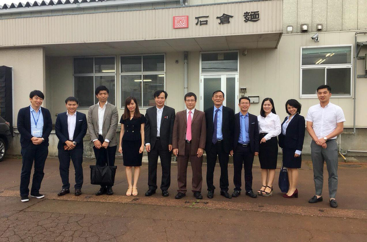  Lãnh đạo Trường Đại học Vinh và đại diện Công ty FAJ làm việc và tham quan tại các Nhà máy có người lao động Việt Nam tại Nhật Bản. Ảnh: CNV