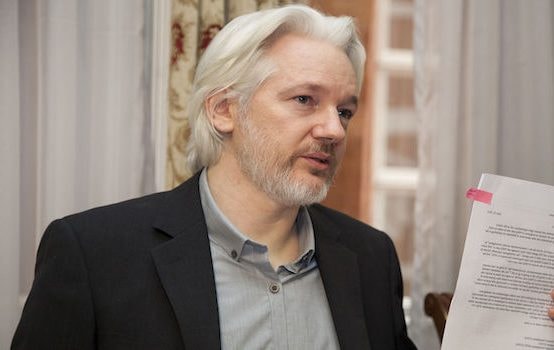 Ông Julian Assange