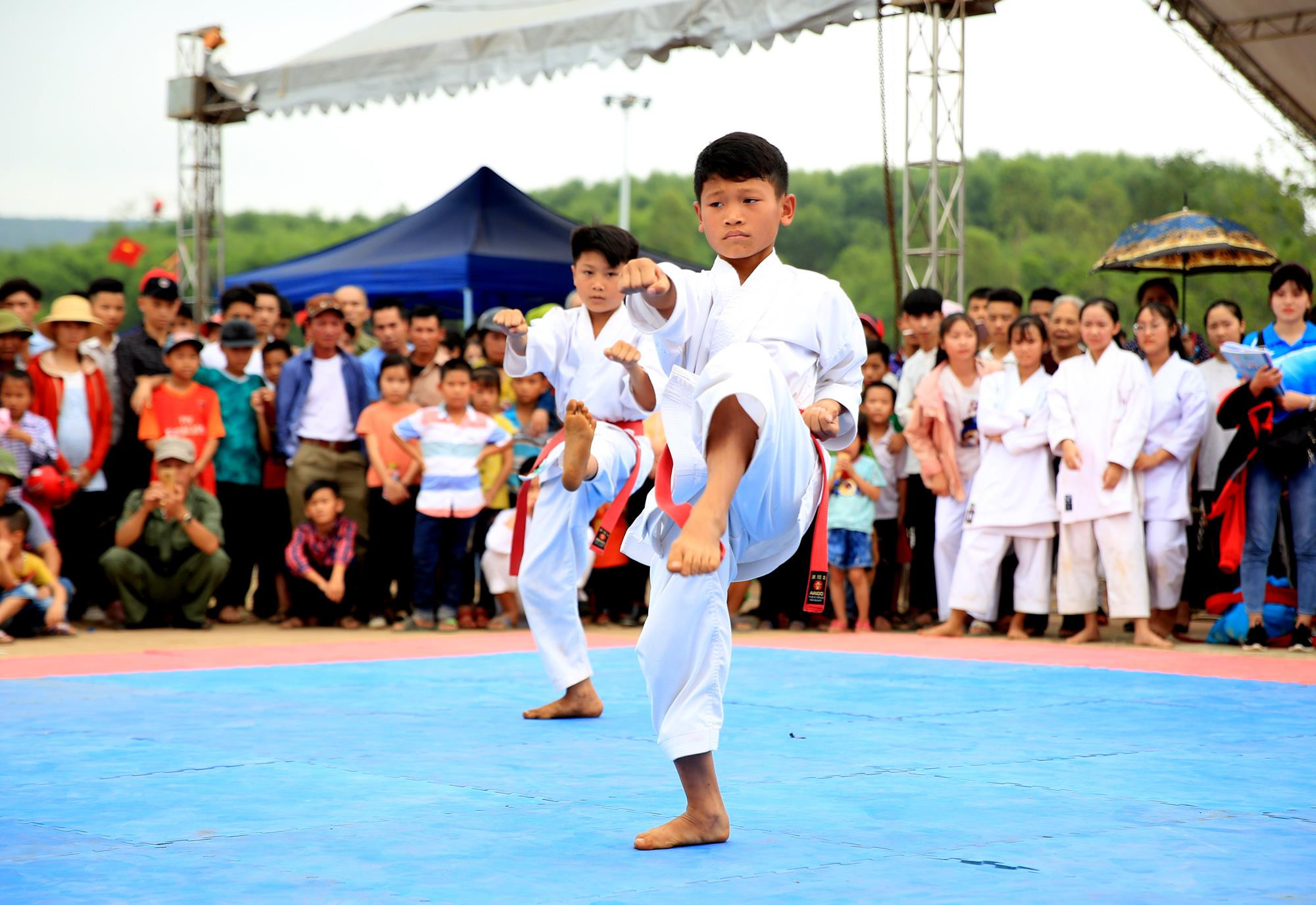Thi biểu diễn võ thuật tại lễ hội Làng Vạc 2019. 