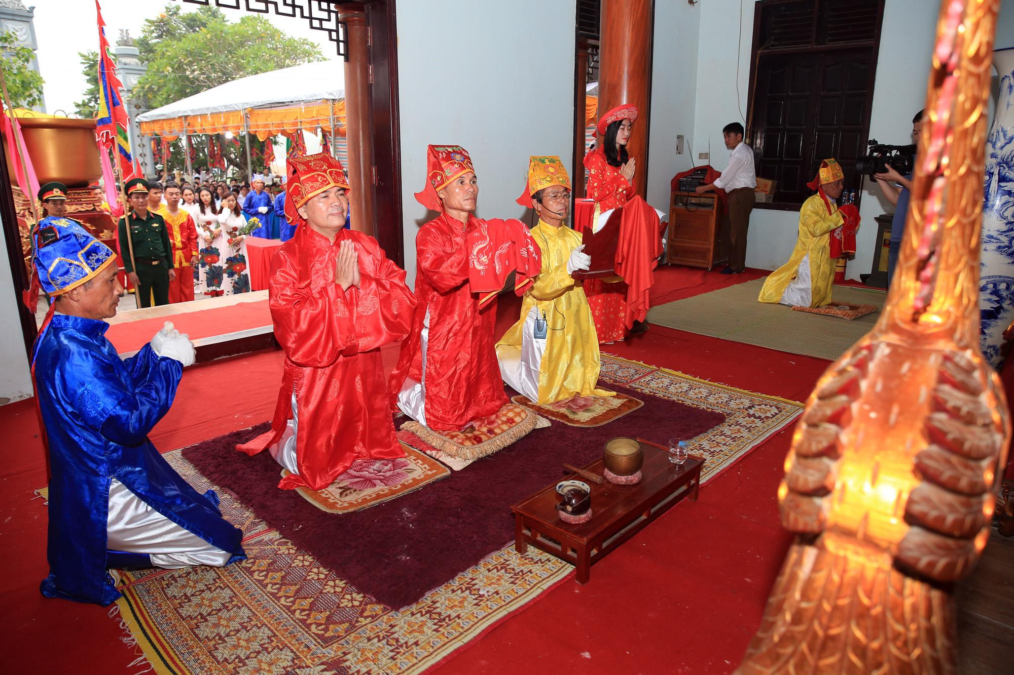 Lễ đại tế tổ chức tại đình làng Vạc được diễn ra trước giờ khai hội.