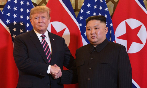 Trump (trái) và Kim Jong-un tại hội nghị thượng đỉnh Mỹ - Triều lần hai. Ảnh: AFP.