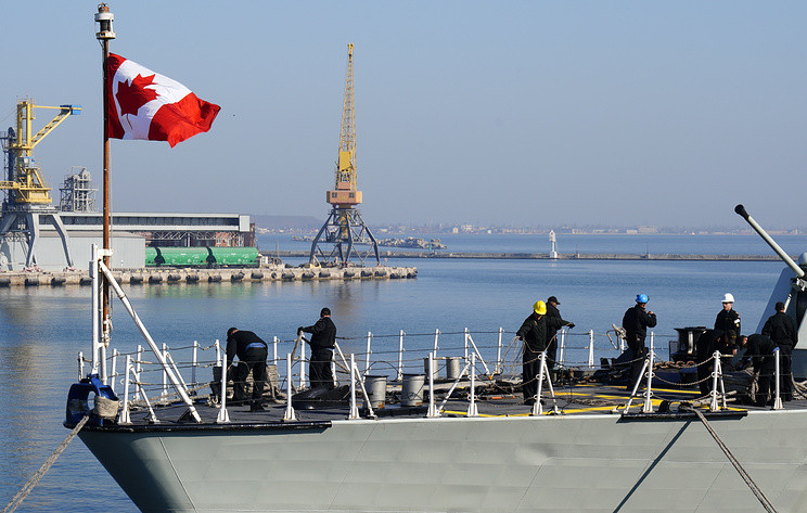 Tàu khu trục của Canada tại cảng Odessa. Ảnh: TASS