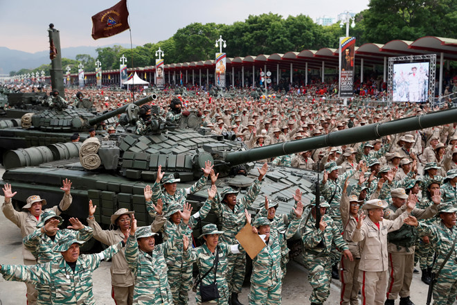 Dân quân Venezuela tham dự một sự kiện bày tỏ trung thành với chính phủ /// Ảnh: Reuters