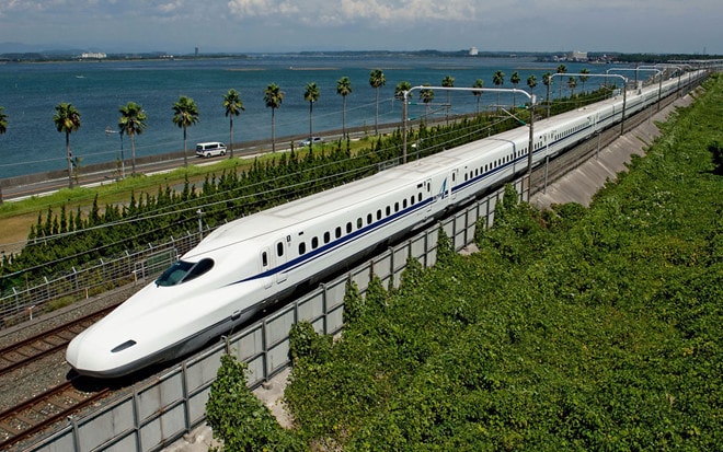 Tàu tốc độ cao của Việt Nam dự kiến sử dụng công nghệ tương tự tàu cao tốc Shinkansen của Nhật Bản. Ảnh: Hitravel. 