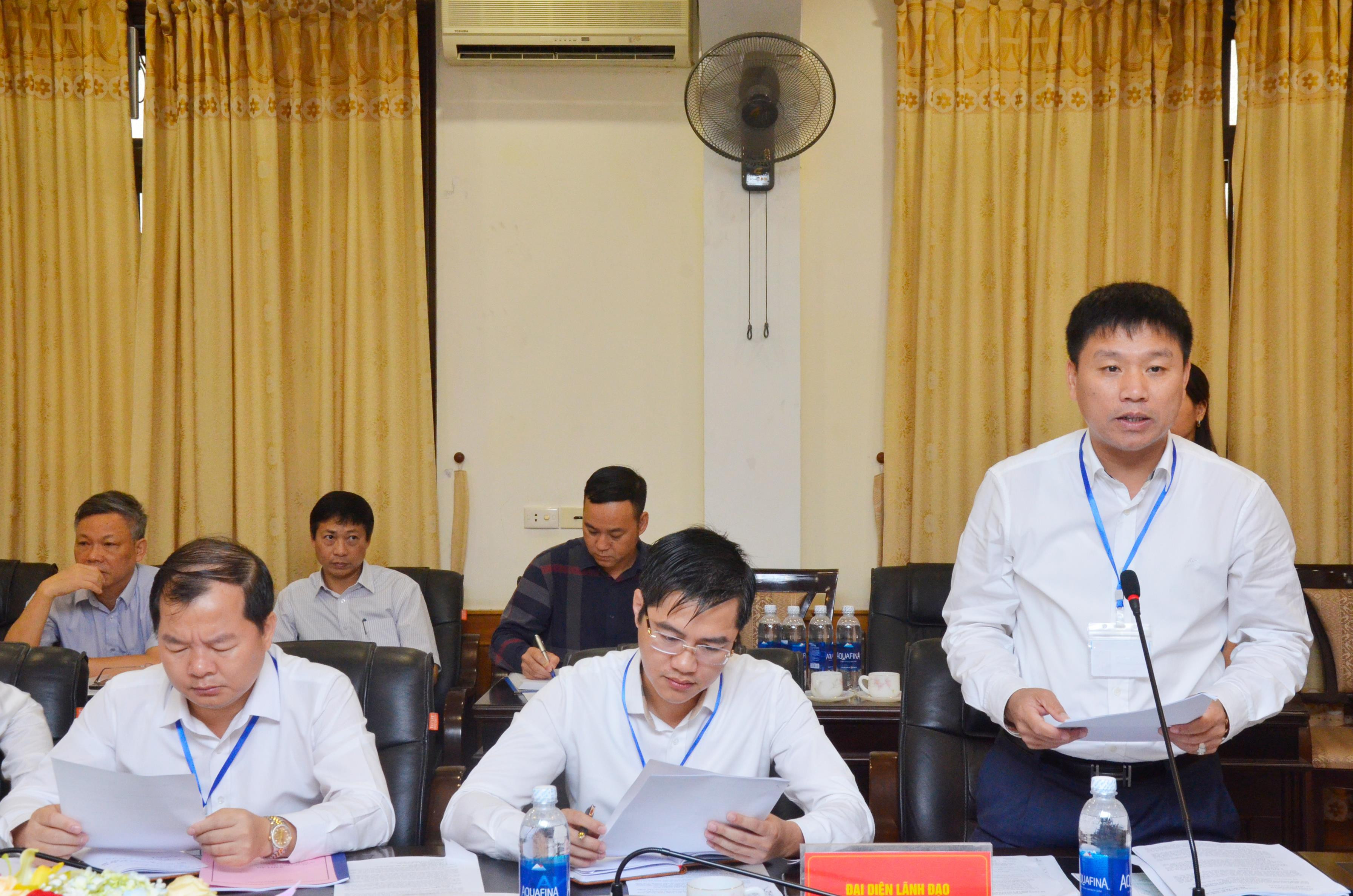 Giám đốc Sở GTVT Hoàng Phú Hiền báo cáo kết quả thực hiện Đề án phát triển hạ tầng giao thông vận tải